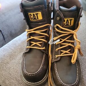 CATERPILLAR STEEL TOE WORK BOOTS SIZE 9. NWOT